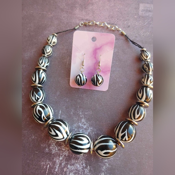 Jewelry - RARE/Vintage 80's Zebra wooden beaded necklace & earring set.